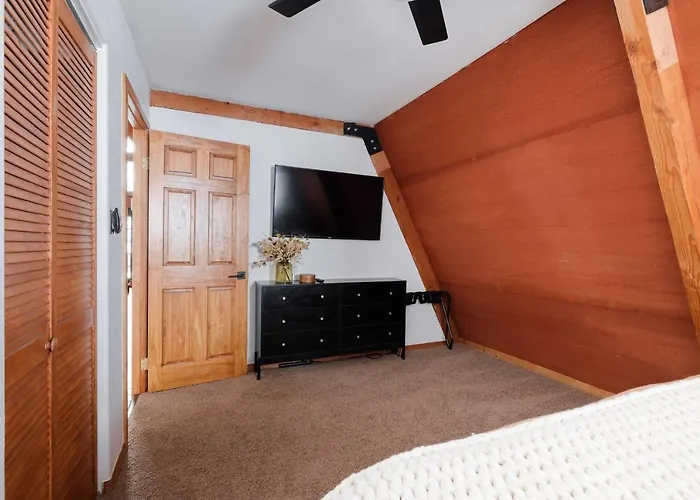 Pet-Friendly Pine Cabin With Hot Tub And Fire Pit! Pine