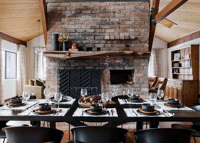 Holiday home Pet-Friendly Pine Cabin With Hot Tub And Fire Pit! Pine