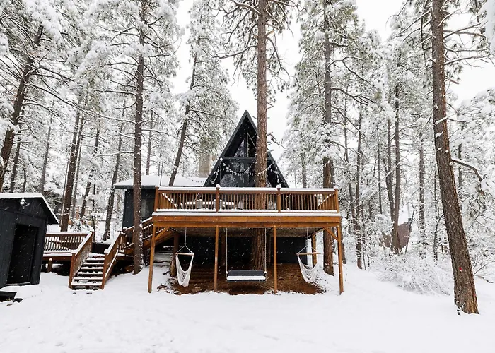 Pet-Friendly Pine Cabin With Hot Tub And Fire Pit! Holiday home *